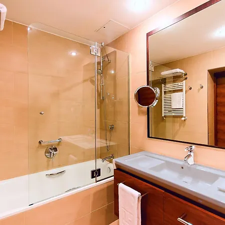 Nh 4* Познань